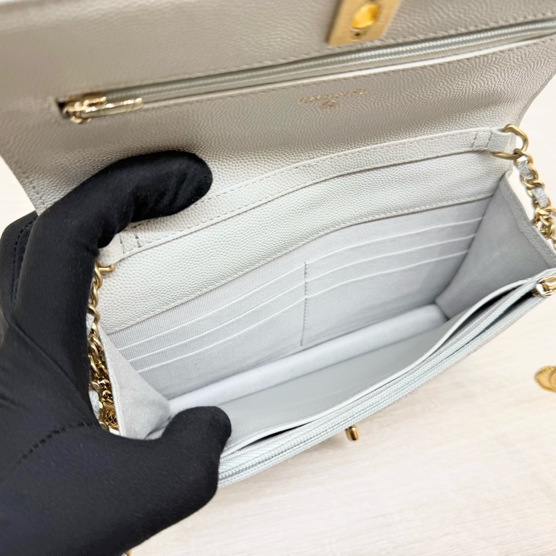 CHANEL 淺灰色荔枝皮金釦金幣WOC/AP3113-11