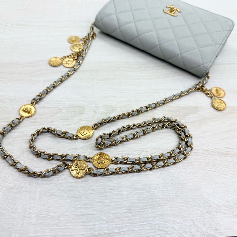 CHANEL 淺灰色荔枝皮金釦金幣WOC/AP3113-13