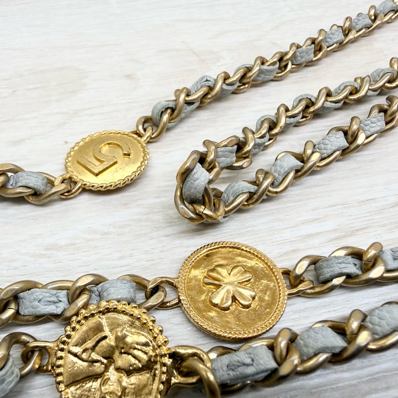 CHANEL 淺灰色荔枝皮金釦金幣WOC/AP3113-14