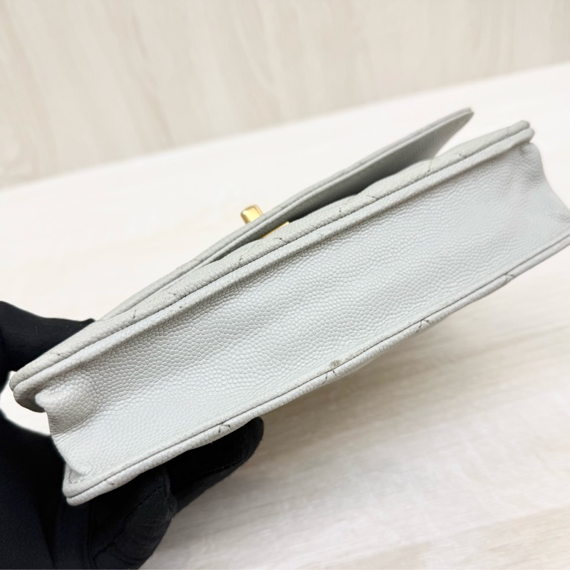 CHANEL 淺灰色荔枝皮金釦金幣WOC/AP3113-18