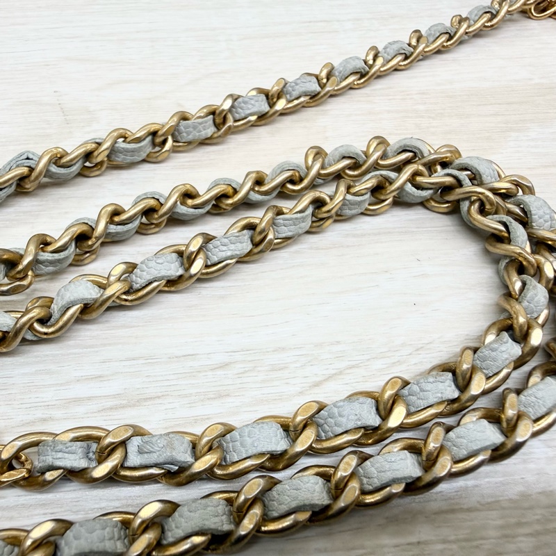 CHANEL 淺灰色荔枝皮金釦金幣WOC/AP3113-20