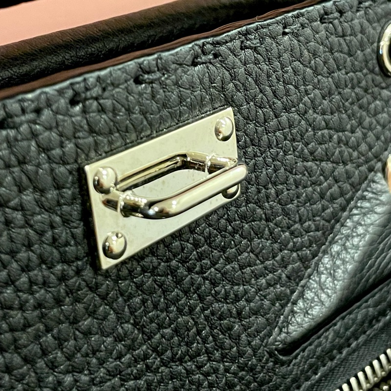 FENDI Peekaboo 黑色外縫線荔枝皮革公事包 手拿/肩背兩用包 Monster 怪獸-24