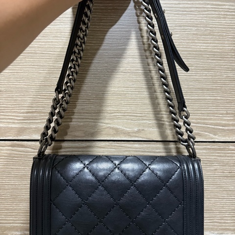 Chanel boy 25