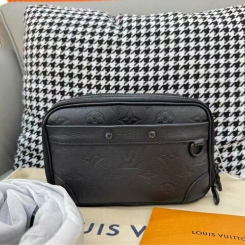 Lv alpha nano 黑色壓紋11*18.5*6.5cm 全新專櫃微瑕品 配件塵袋盒子
