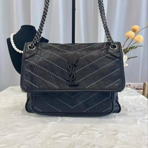 ✨YSL NIKI系列 黑銀鉚釘款中號鍊條包 21*16*7.5 98新 配件塵袋