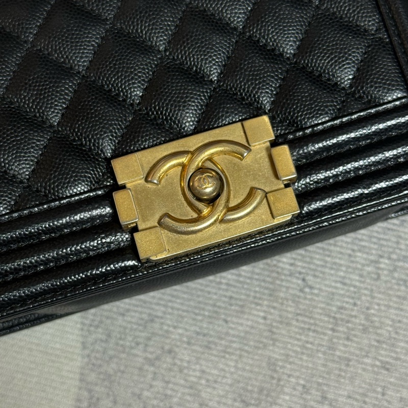 (保留中）（🈶購證🈵全配）Chanel boy 20 黑金 荔枝皮-4