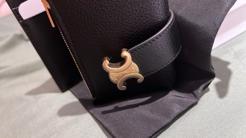 CELINE黑色金釦內拉鏈零錢三折短夾-4