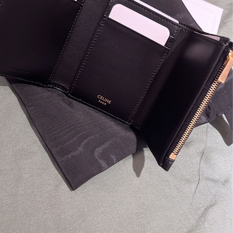 CELINE黑色金釦內拉鏈零錢三折短夾-10