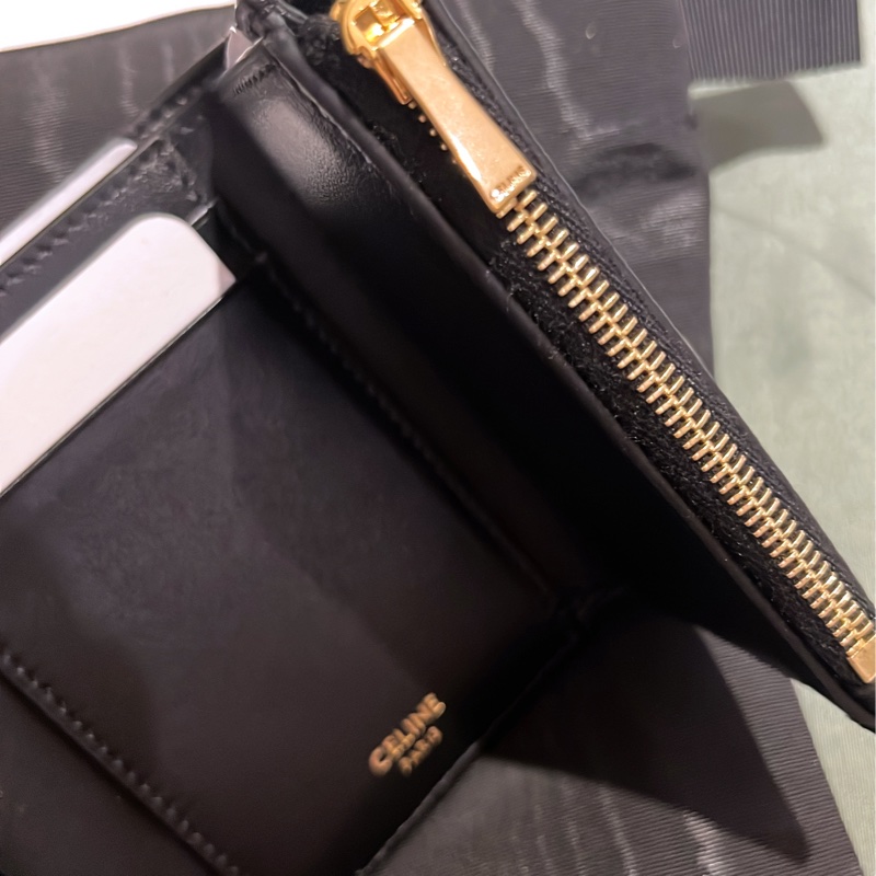 CELINE黑色金釦內拉鏈零錢三折短夾-13