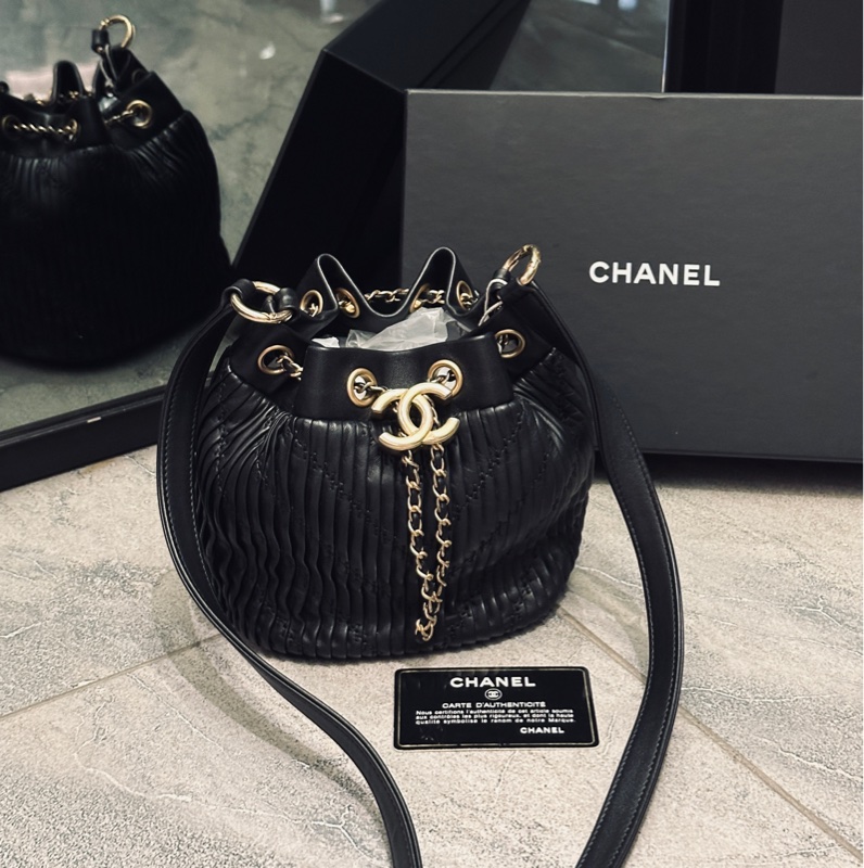 Chanel黑金全牛皮斜挎水桶包🈶購證 全配🉑送禮 15萬入手 甜甜割愛❤️-5