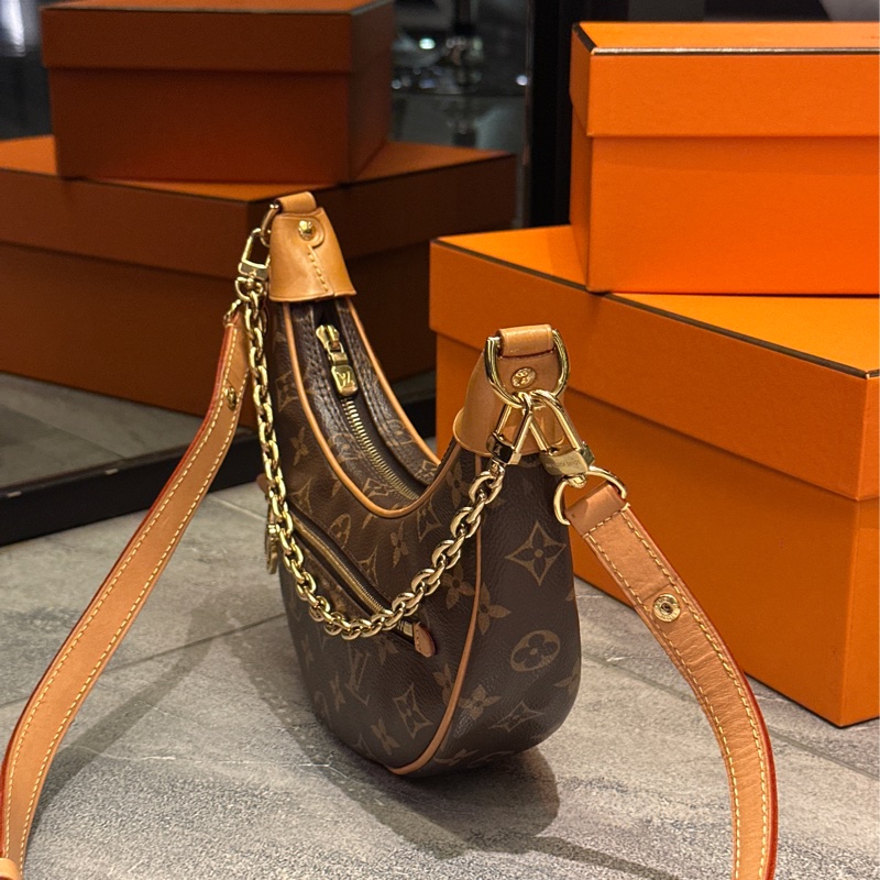 🈶購證 #99新全配 #櫃上在售10萬 Lv loop老花月亮腋下包🔥-11