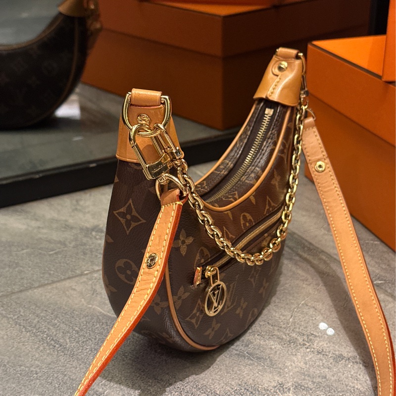 🈶購證 #99新全配 #櫃上在售10萬 Lv loop老花月亮腋下包🔥-12