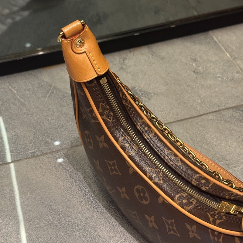 🈶購證 #99新全配 #櫃上在售10萬 Lv loop老花月亮腋下包🔥-13