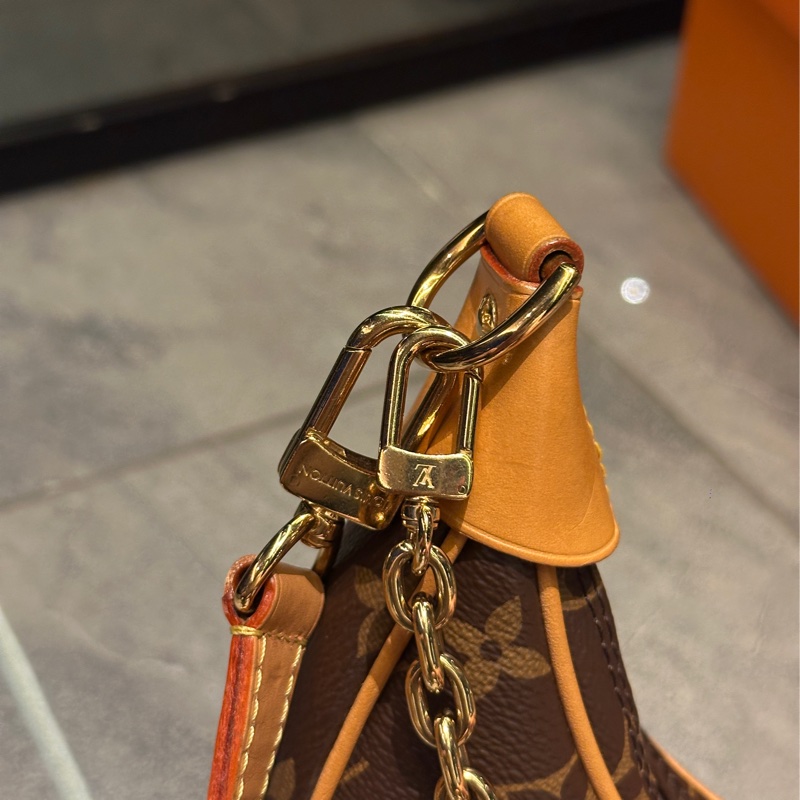 🈶購證 #99新全配 #櫃上在售10萬 Lv loop老花月亮腋下包🔥-16