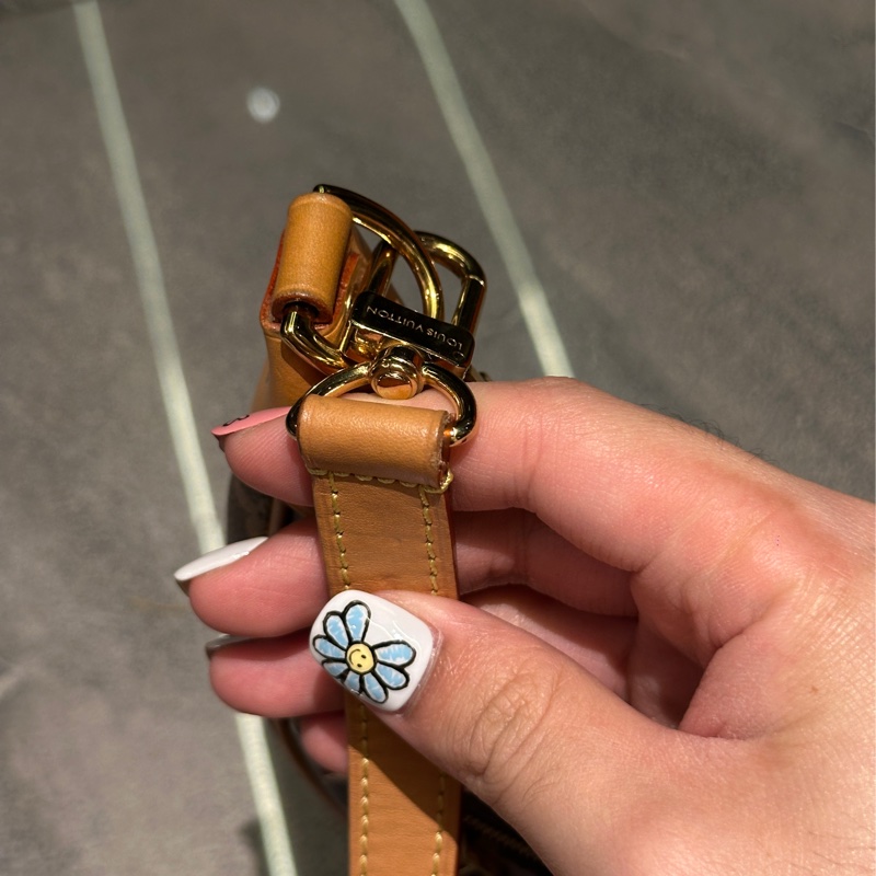 🈶購證 #99新全配 #櫃上在售10萬 Lv loop老花月亮腋下包🔥-24