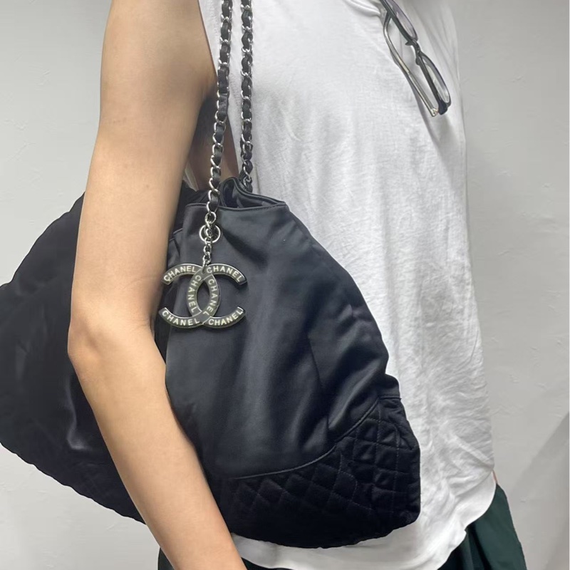 「JL精品代購」9新香奈兒黑色布面束口挂追大號餃子鏈條包-1