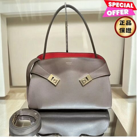 🎉新品好折扣✨Ferragamo 780592 中款小牛皮雙色Hug包 咖啡色/紅色