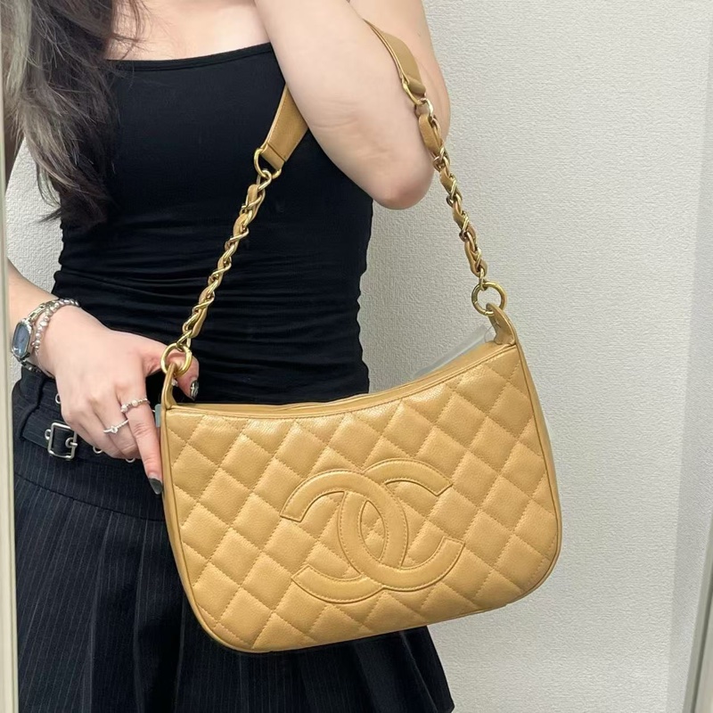 「JL精品代購」香奈兒奶茶金牛皮Jennie同款羊角腋下包-2