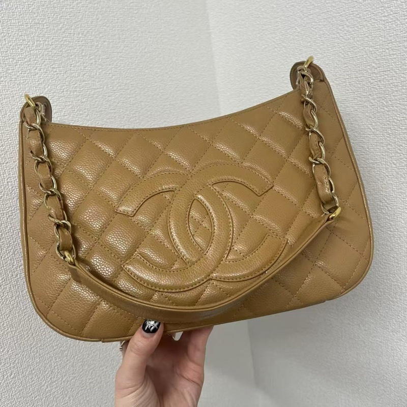 「JL精品代購」香奈兒奶茶金牛皮Jennie同款羊角腋下包-3