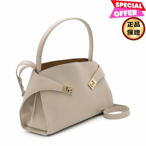 🎉新品好折扣✨Ferragamo 780594 中款小牛皮 Soft Hug包 米色