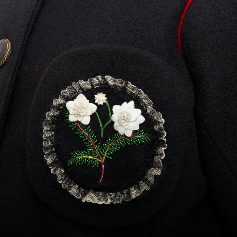 rare CHANEL 2015 Runway Edelweiss flower embroidery circle pocket wool coat FR42-7