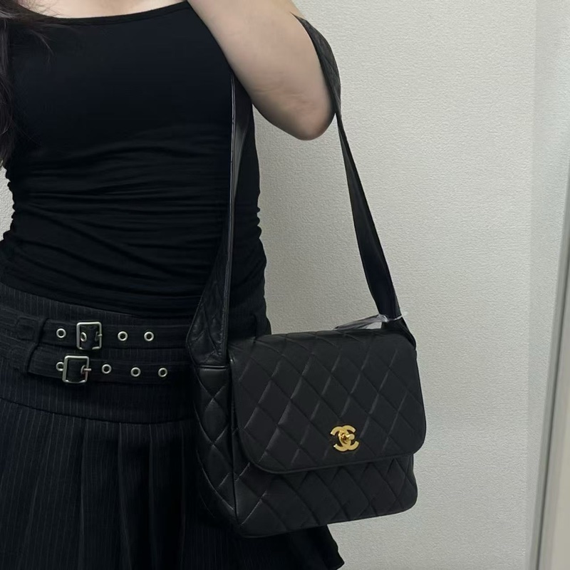 「JL精品代購」香奈兒黑金羊皮書包扣寬單肩油差包-2