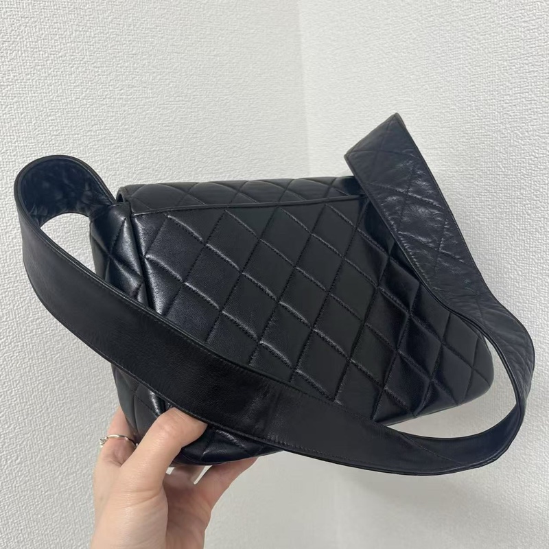 「JL精品代購」香奈兒黑金羊皮書包扣寬單肩油差包-3