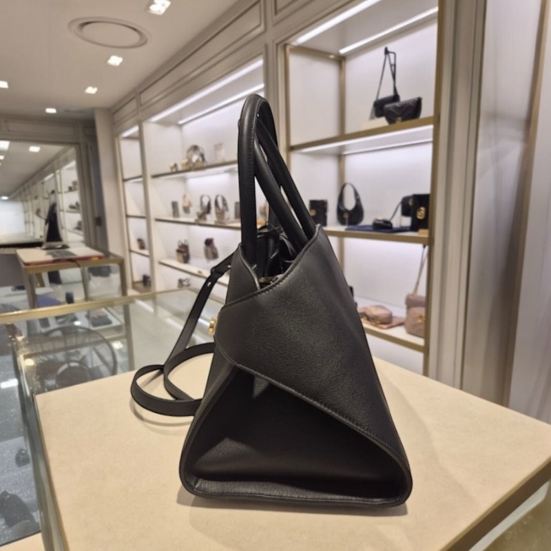 🎉新品好折扣✨Salvatore Ferragamo 766758 小款 粒紋小牛皮 Hug 包 黑色-2