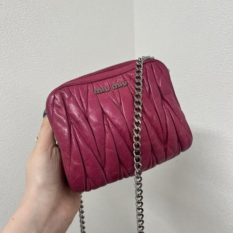 「JL精品代購」Miumiu褶皺牛皮玫粉色迷你雙層鏈條小包