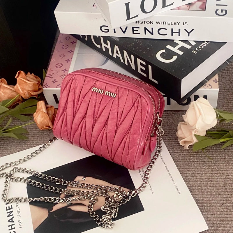 「JL精品代購」Miumiu褶皺牛皮玫粉色迷你雙層鏈條小包-4