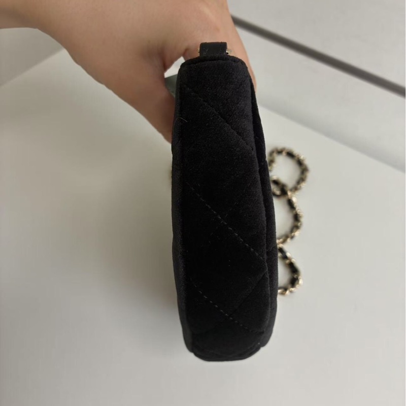 「JL精品代購」香奈兒黑金鑲鑽雙c菱格紋絲絨月牙鏈條包-5