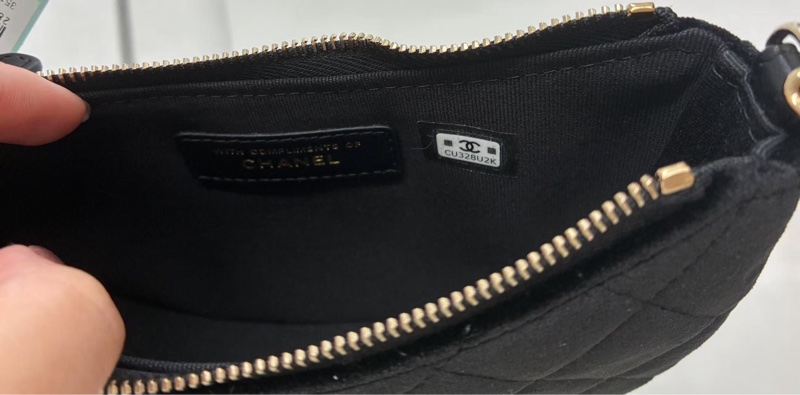 「JL精品代購」香奈兒黑金鑲鑽雙c菱格紋絲絨月牙鏈條包-11