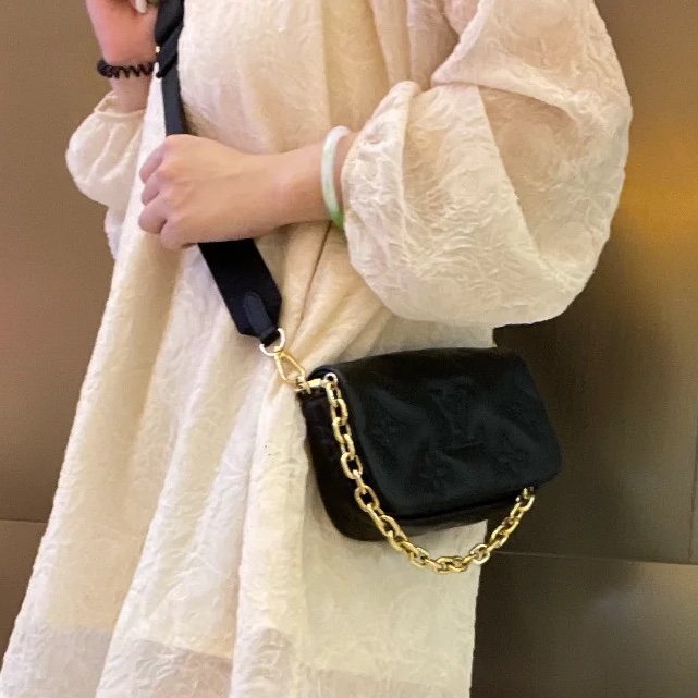 🤩百搭必備款🆕Lv黑色壓紋全牛皮wallet on strap斜挎肩背包-2