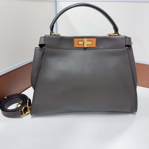 98新芬迪Fendi 灰色中號金扣peekaboo斜挎包