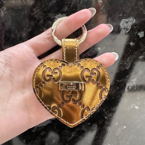 Gucci金棕漆皮銀釦愛心吊飾鑰匙圈