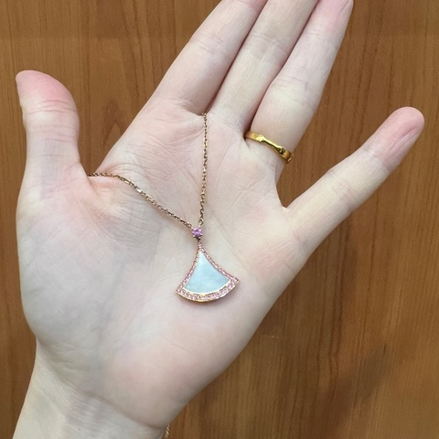 Bvlgari 玫瑰金粉水晶扇形母貝項鏈Divas Dream 359938