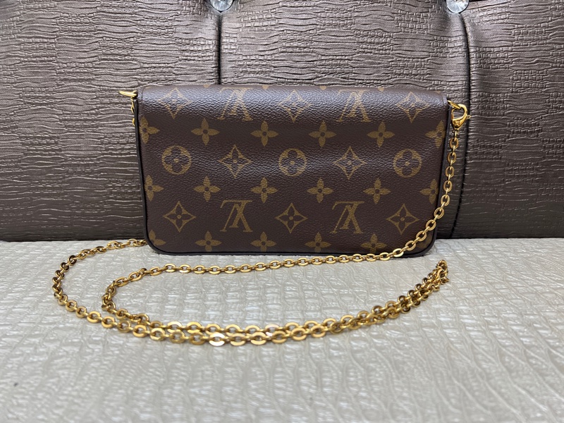 LV 信封金釦可拆零錢卡片3合1鏈包-1