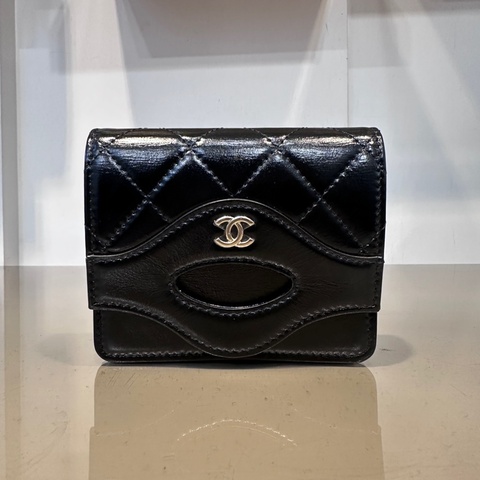 Chanel 黑復刻牛皮菱格紋31淡金釦4卡零錢包