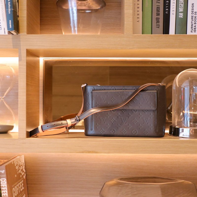 Louis Vuitton Allston Monogram 啞灰色斜孭袋 LV手袋-0