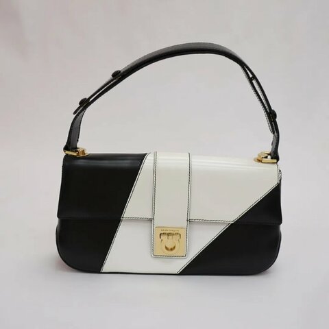 Ferragamo 黑白接拼翻蓋腋下包