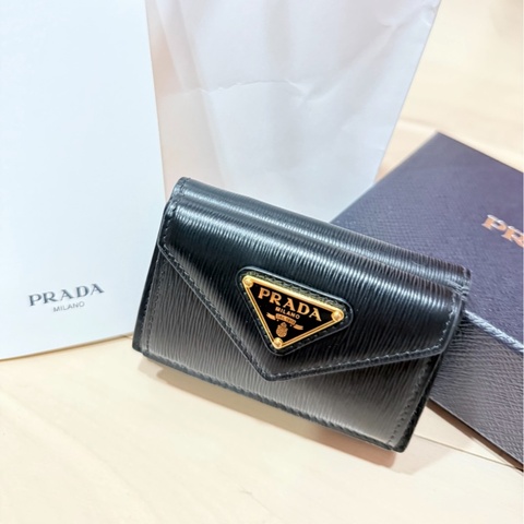 Prada三折小短夾