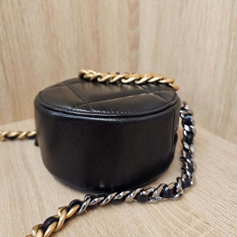 [圓餅包控美品❣️] Chanel 19黑金圓餅斜背包-14