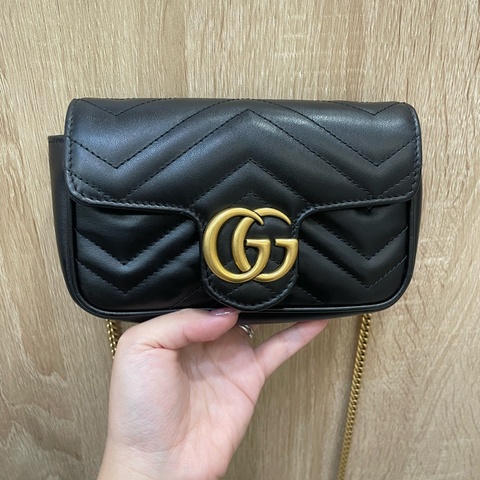 Gucci 黑牛皮霧金釦Marmont Super mini斜背包