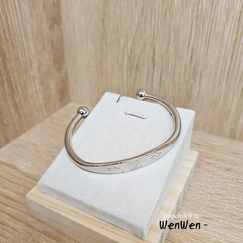 LV 銀色 Monogram C字手環