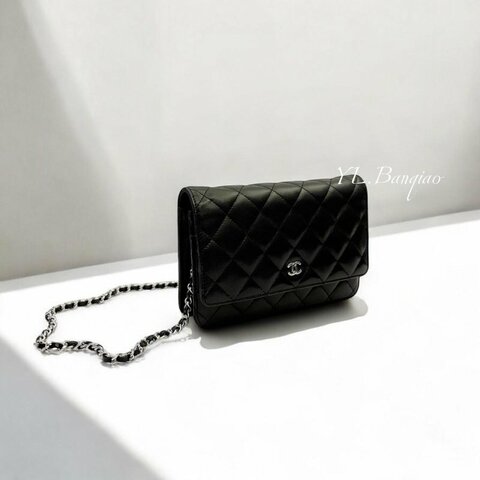 CHANEL 黑羊皮銀扣WOC AP0250