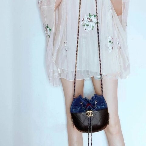 ✨CHANEL 流浪水桶肩背斜背包19*22*4 99新配件塵袋
