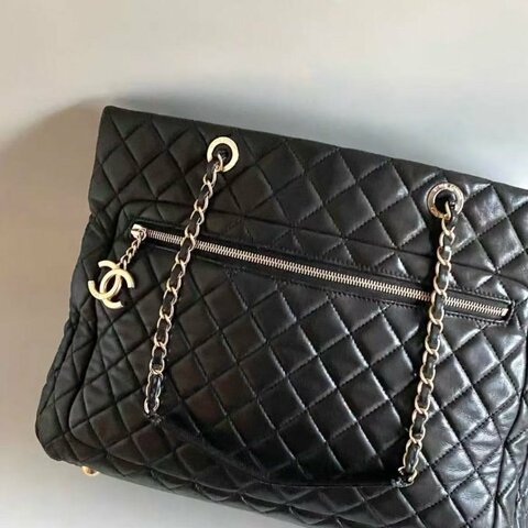 chanel 黑金羊皮tote黑色金扣機場包，18開 39*28*12cm，整體不錯配件塵袋