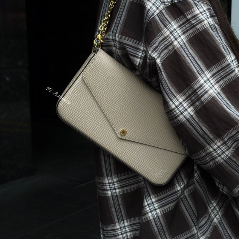 LV Felicie Pochette裸色EPI三合一信封包M68758-1