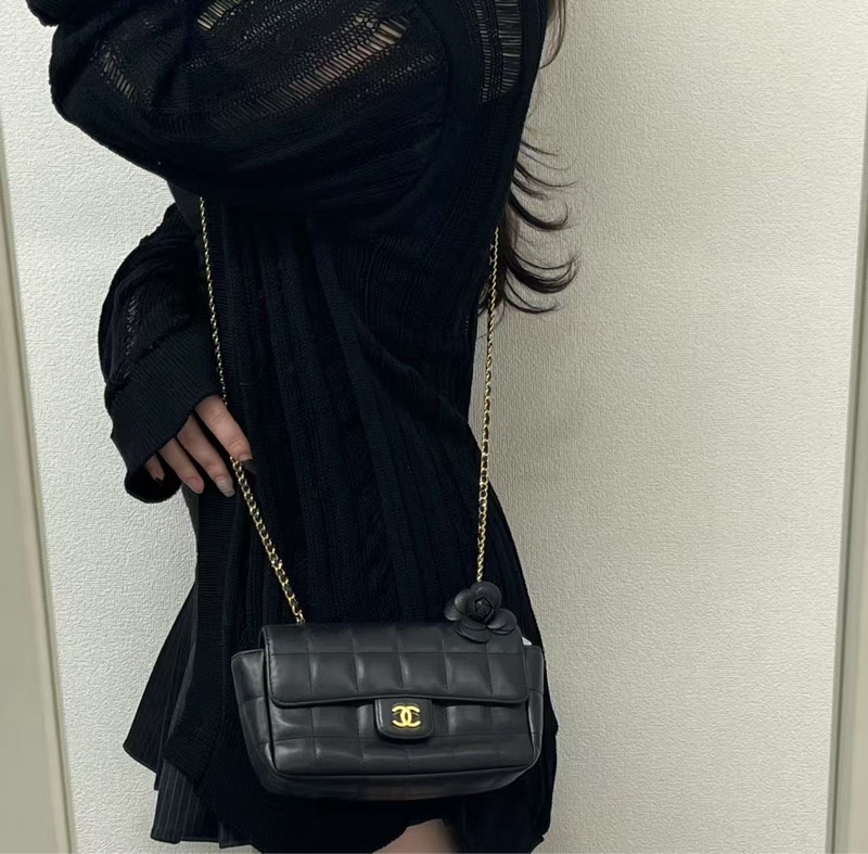 「JL精品代購」香奈兒黑金羊冰格山茶花大mini鏈條包-2