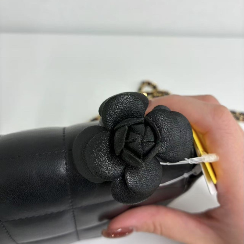 「JL精品代購」香奈兒黑金羊冰格山茶花大mini鏈條包-19